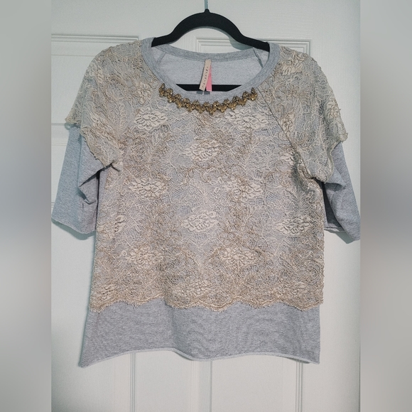 Gray and white lace shirt - Picture 1 of 5